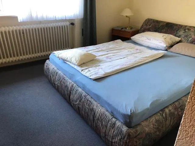 Casa de hóspedes Helga 3*